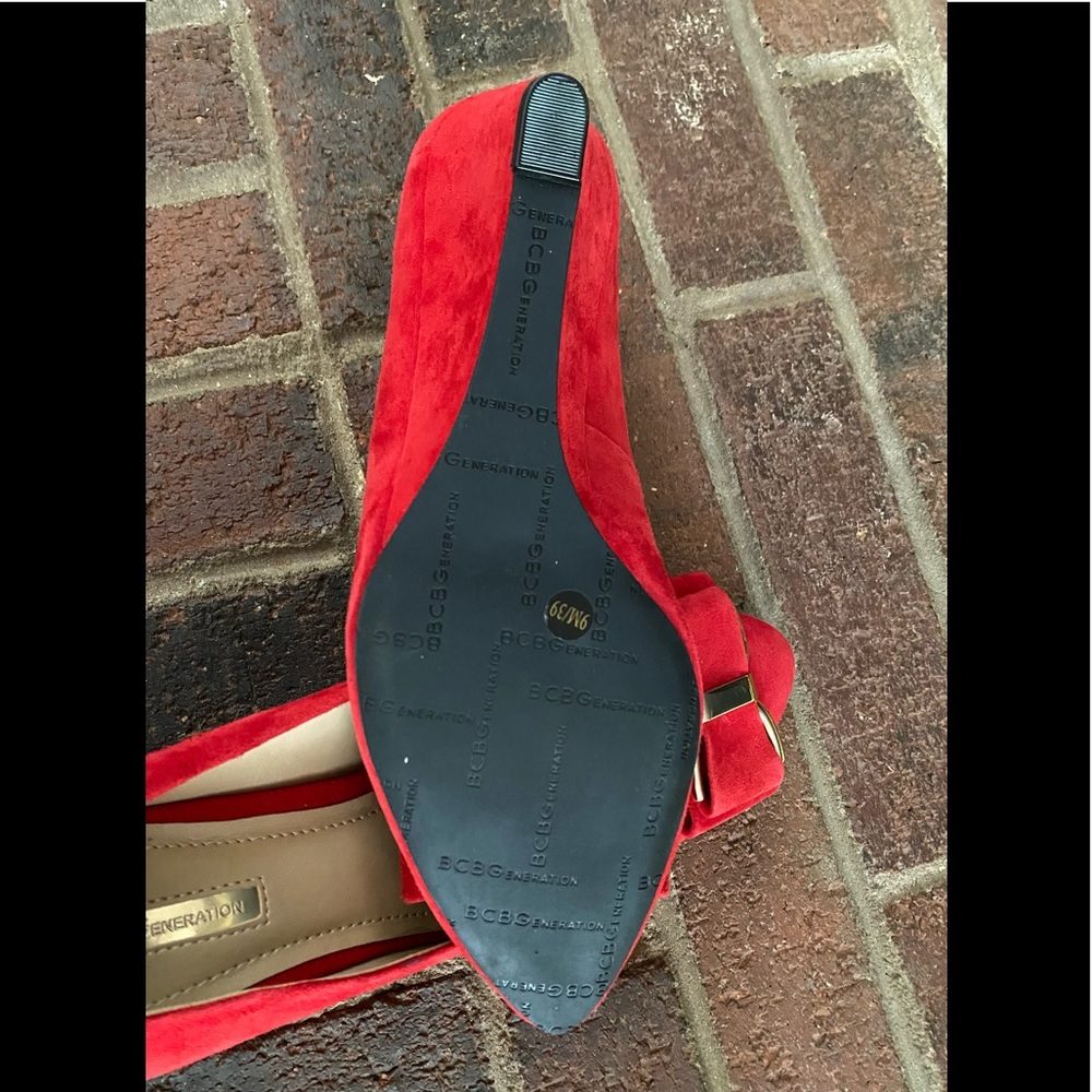BCBGeneration Red Suede Bow Wedge pump sz 9 - Picture 5 of 7